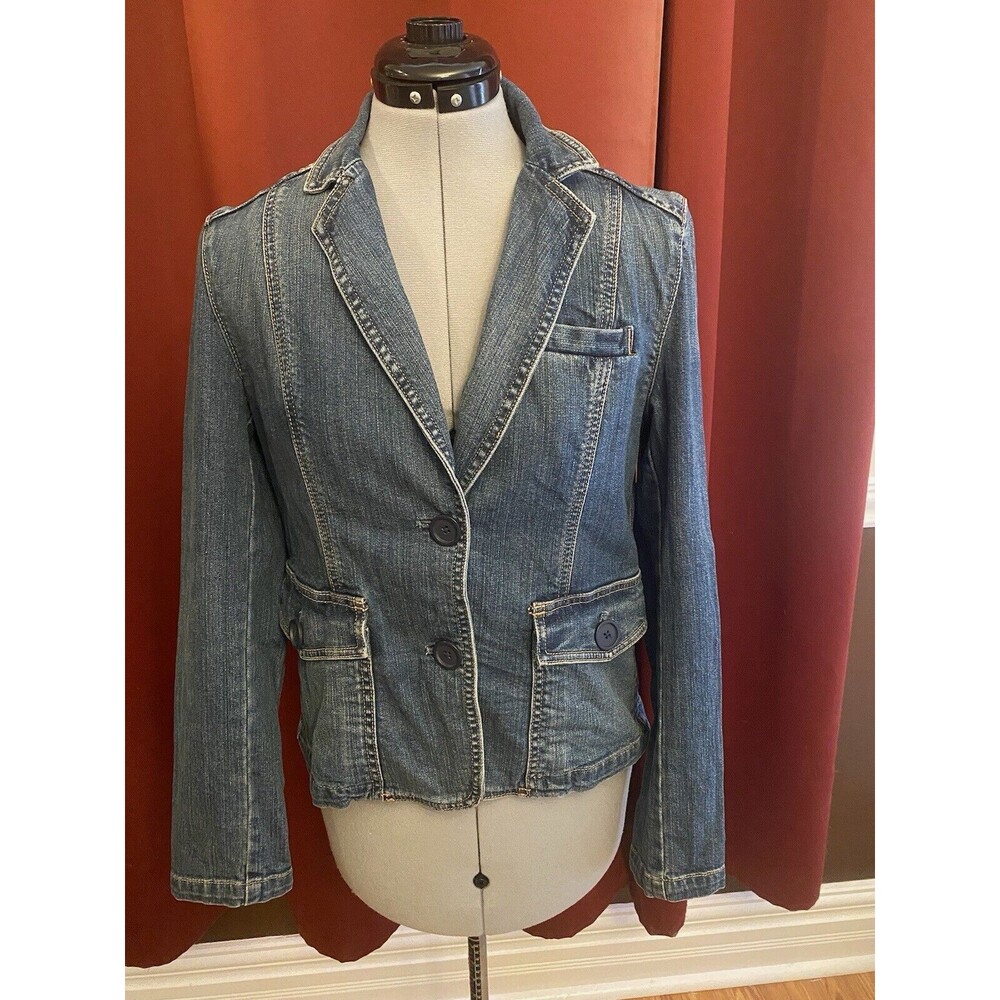Gap Denim Jacket Sz-6 Button Closure 1 Lapel Pocket 2 Button Pockets Tapered